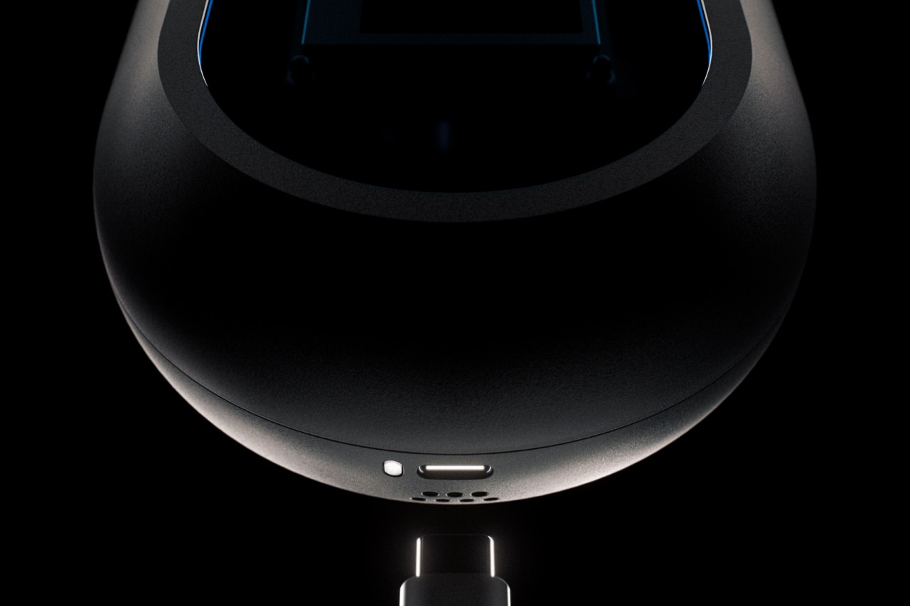 Atmosphere CO₂ monitor — USB-C port, idle