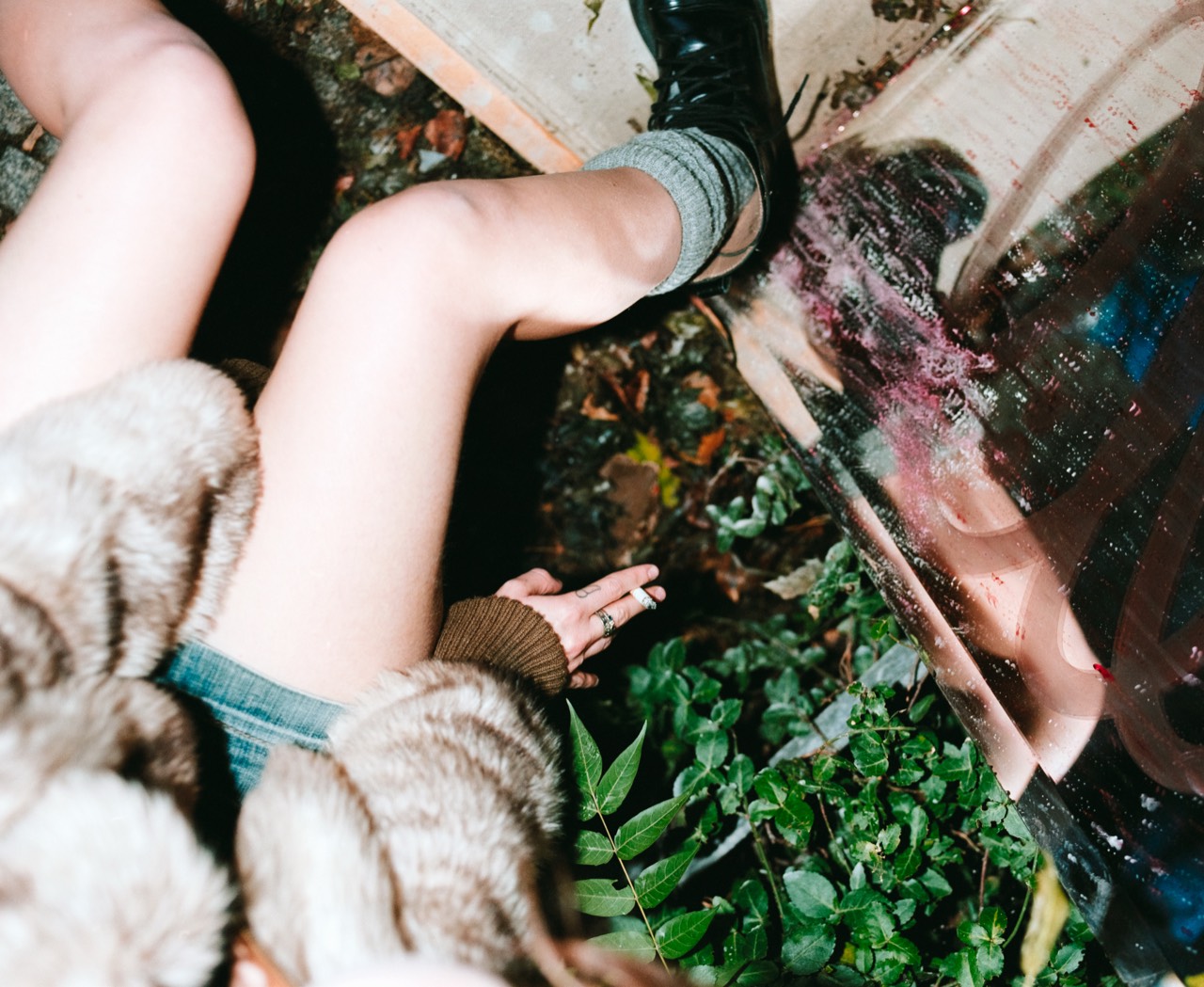 Differences — flash portrait lying in the greenery, on Portra 400